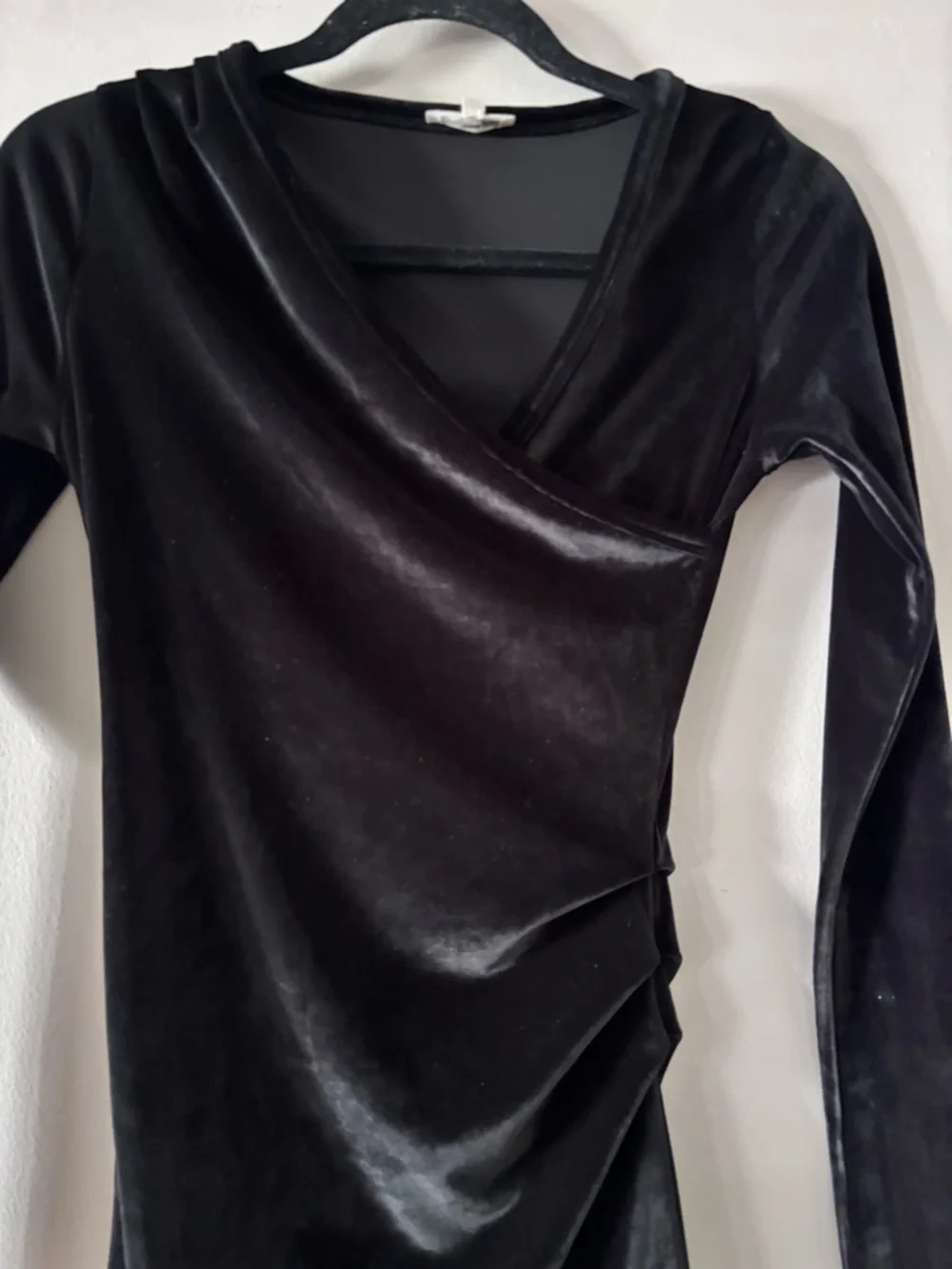 Wilfred Klum Black Long-Sleeve Velvet Wrap Dress - Picture 6 of 8